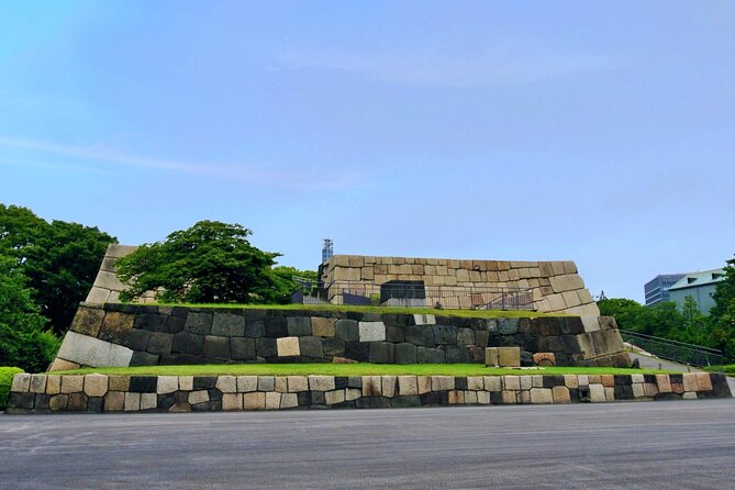 Imperial Palace East Garden and Edo Castle Walking Tour in Tokyo - Practical tips that make the tour smoother