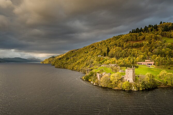 Inverness Castle, Clava, Culloden Battlefield and Loch Ness - Loch Ness: a shoreline break with monster-level curiosity