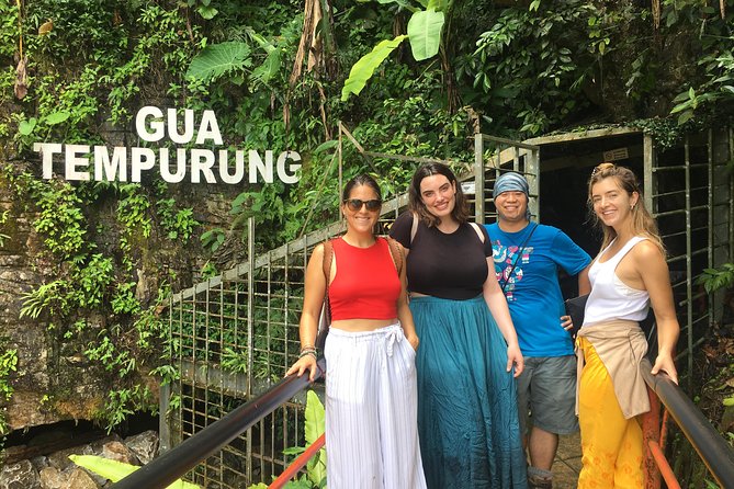 Ipoh Gua Tempurung, Caves Temples, Mirror Lake and Castle Tours - Perak Cave Temple: Golden Buddha scale and mural power
