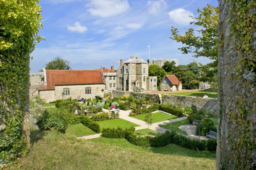 Isle of Wight: Carisbrooke Castle Entry Ticket - Plan your day: pacing, shoes, and timing your entry