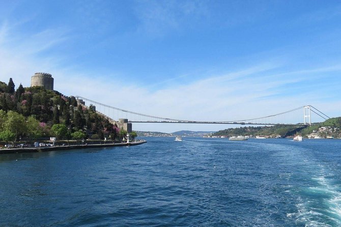 Istanbul Boat Cruise and Dolmabahce Palace & Two Continents - Bosphorus Cruise: Where the City Looks Like It Should