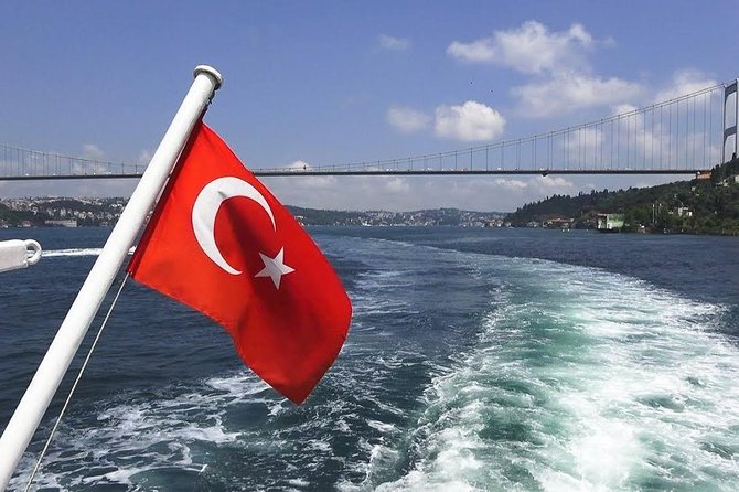 Istanbul Boat Cruise and Dolmabahce Palace & Two Continents - Bosphorus Bridge and the Quick Europe-Asia Photo Moment