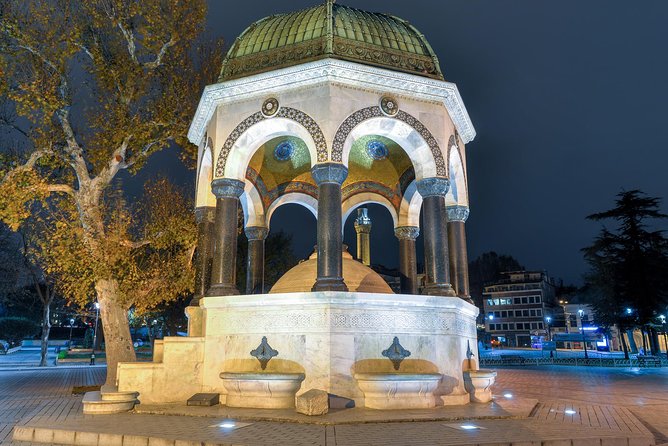 Istanbul Byzantine and Ottoman Tour: Hagia Sophia, Topkapi Palace, Blue Mosque and Grand Bazaar - Blue Mosque: tiles, minarets, and how to handle the crowd