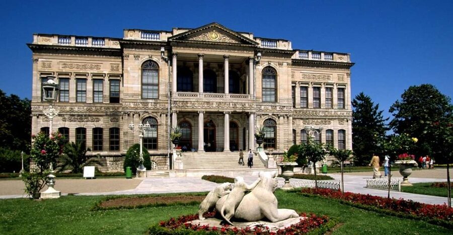 Istanbul: Dolmabahçe Palace and Uskudar Guided Tour - Uskudar’s Ottoman Quarter and Mosque Visits