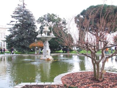 Istanbul: Dolmabahçe Palace and Uskudar Guided Tour - Bosphorus Bridge Photo Break: Europe to Asia in One Drive