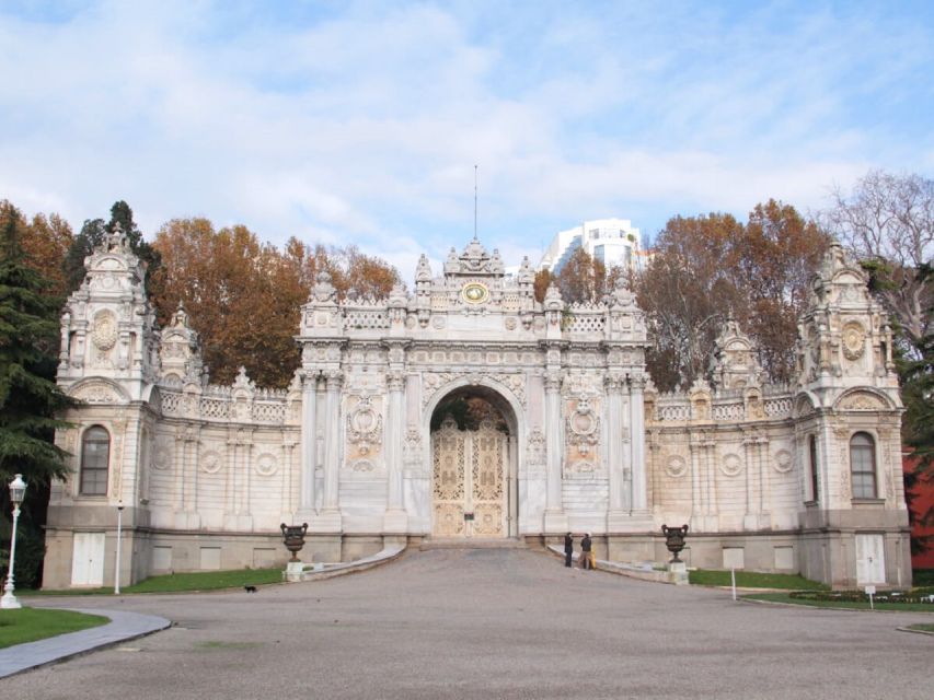 Istanbul: Dolmabahçe Palace and Uskudar Guided Tour - Oldest Coffee Shop Stop: A Proper Slow Moment