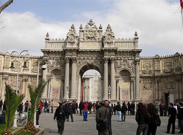 Istanbul: Dolmabahçe Palace and Uskudar Guided Tour - Group Size, Timing, and Comfort Details That Matter
