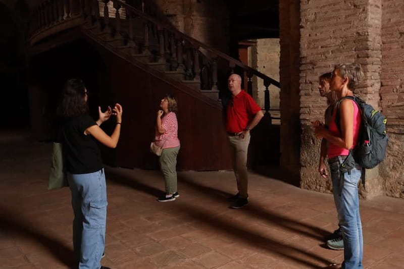 Istanbul: Topkapi Palace and Harem Museum Tour with Ticket - The guide makes the difference: look for clarity and focus