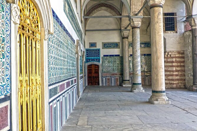 Istanbul: Topkapi Palace Guided Tour and Skip The Line - Hagia Irene Museum: the short add-on that changes the pace