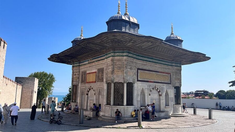 Istanbul: Topkapi Palace & Harem Museum Ticket & Audio Guide - Crowds, pacing, and how to keep the day enjoyable