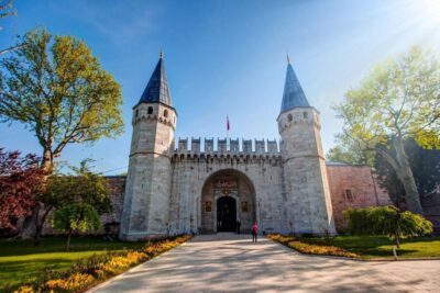 Istanbul: Topkapi Palace Skip-the-Line Ticket & Guided Tour - Meeting Point at the Fountain of Sultan Ahmed III: The Exact Spot Matters