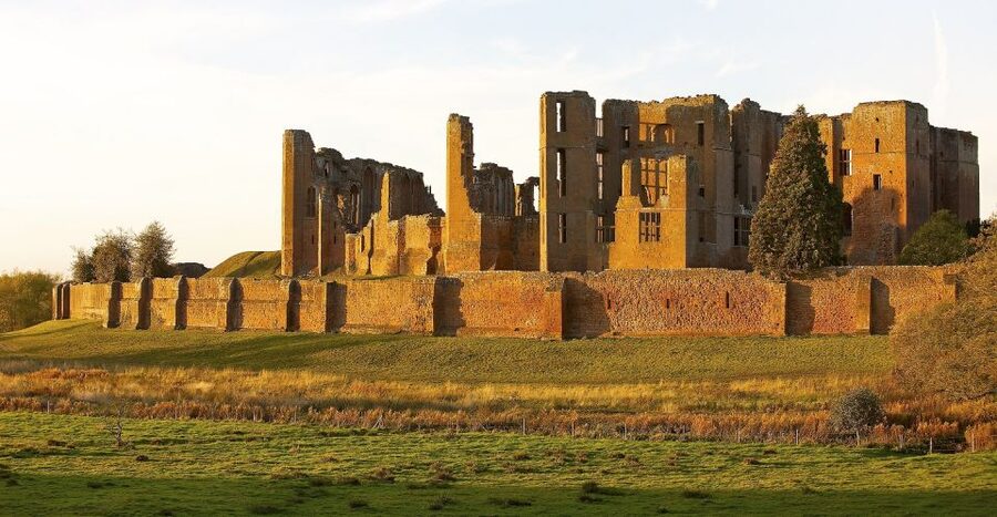 Kenilworth Castle and Elizabethan Garden Entry Ticket - Stepping into the Elizabethan Garden Like a Tudor Court