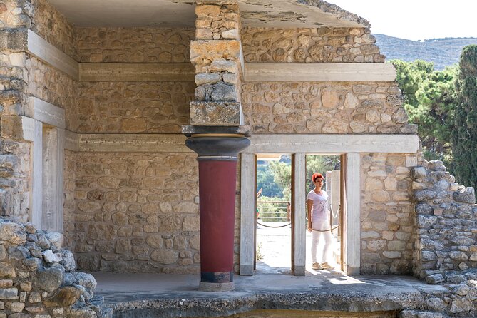 Knossos Palace and Arch. Museum of Heraklion Tour - Transportation reality check: plan the gap between sites