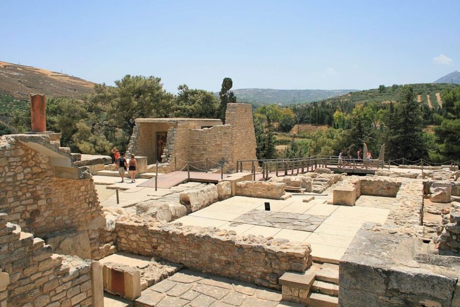 Knossos Palace & Heraklion Full-Day Tour from Chania Area - Knossos Palace: the guided route that turns chaos into understanding