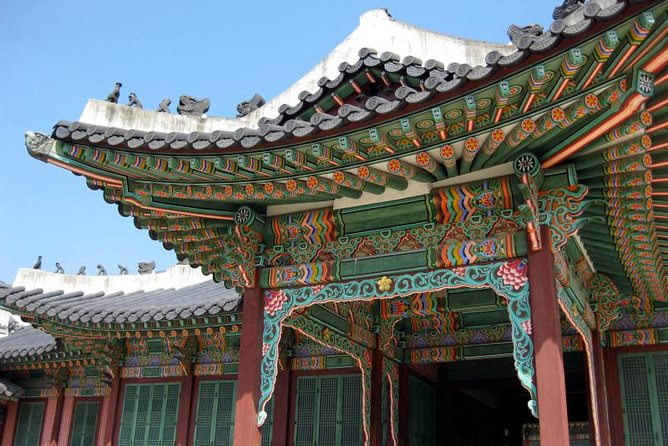 Korean Palace and Market Tour in Seoul Including Insadong and Gyeongbokgung Palace - Jogyesa Temple and the Blue House pass-by