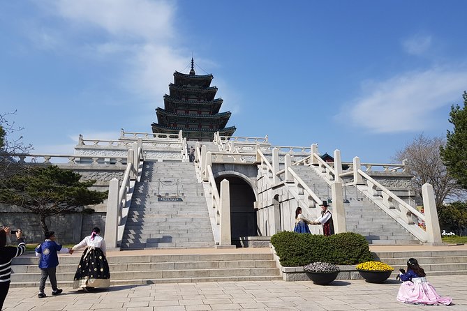 Korean Palace and Market Tour in Seoul Including Insadong and Gyeongbokgung Palace - The mid-day ginseng stop and your Korean lunch
