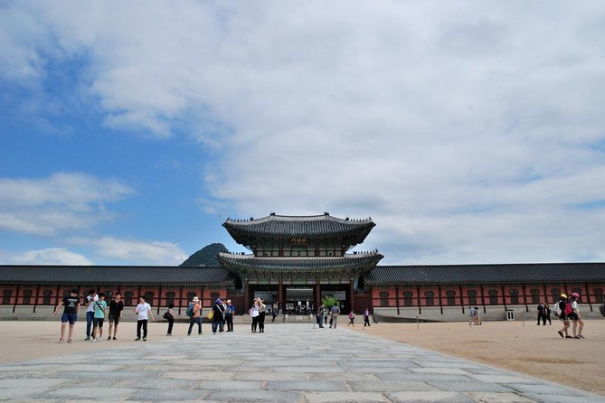 Korean Palace and Market Tour in Seoul Including Insadong and Gyeongbokgung Palace - Insadong Antique Alley: where to browse without feeling lost