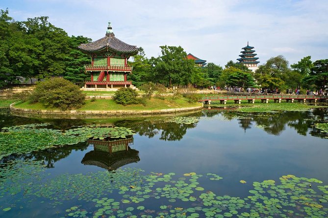 Korean Palace and Temple Tour in Seoul: Gyeongbokgung Palace and Jogyesa Temple - The Ginseng Center and Seoul City Hall: Useful Stops or a Time Trade