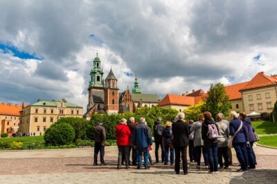 Krakow Guided Tour to Iconic Polish Royal Residence Wawel Castle - Royal Private Apartments: what you’ll see in about one focused hour