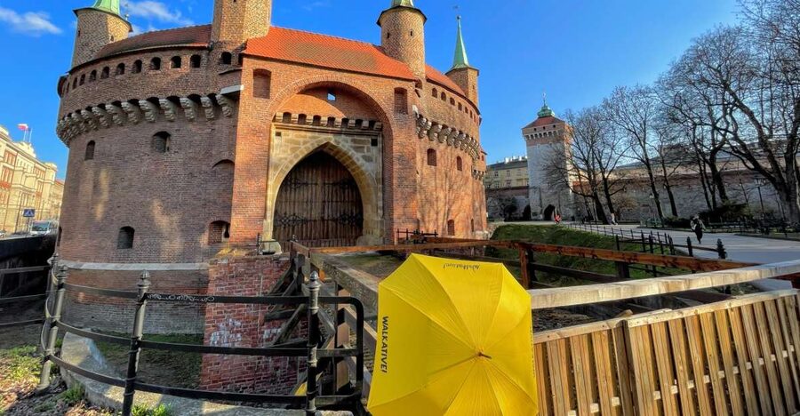 Kraków: Old Town & Wawel Castle Walking Tour in English - Krakow’s UNESCO Old Town, explained street by street