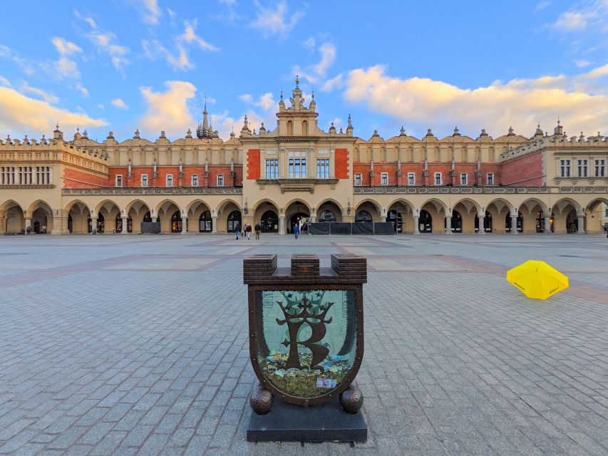 Kraków: Old Town & Wawel Castle Walking Tour in English - Who should book this English walking tour?