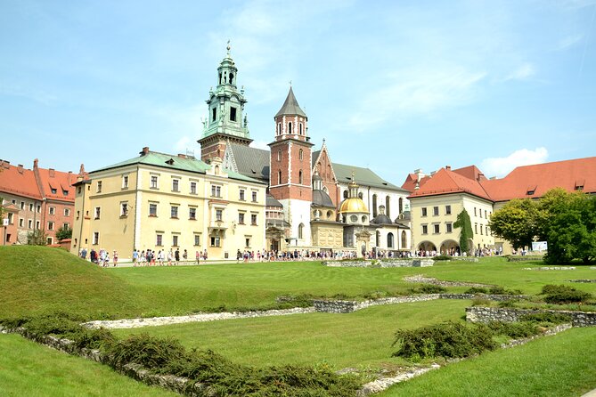 Krakow's Essential Tour of the Old Town and Wawel Castle - Walking pace, group size, and where you’ll end up