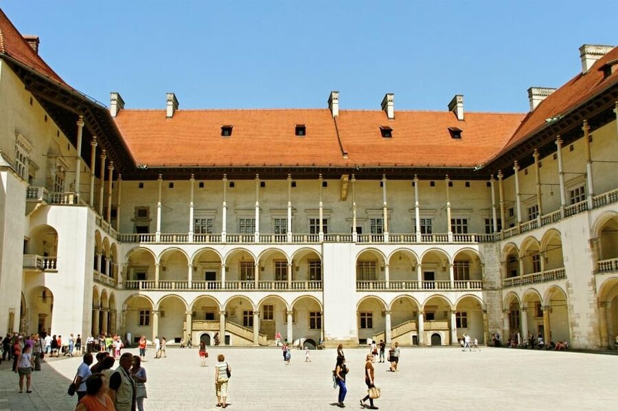 Krakow: Wawel Castle and Cathedral Guided Tour - Entering Wawel with a guide (and no time lost)