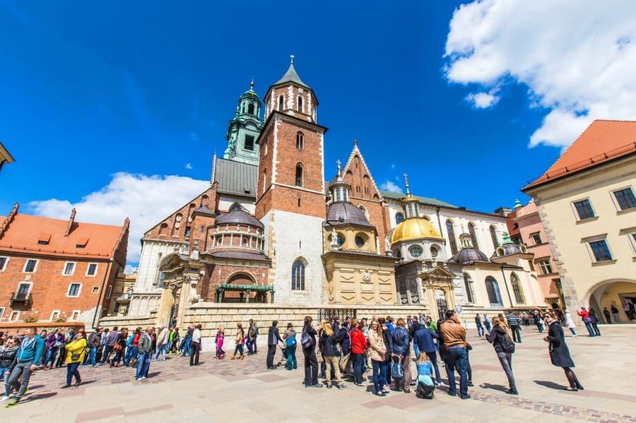 Krakow: Wawel Castle and Cathedral Guided Tour - Your guide matters: what I’d expect from the way this tour is led