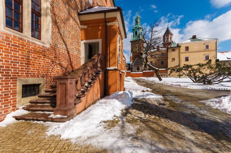 Krakow: Wawel Castle and Cathedral Guided Tour - Meeting at Kanonicza 25 and avoiding wasted time