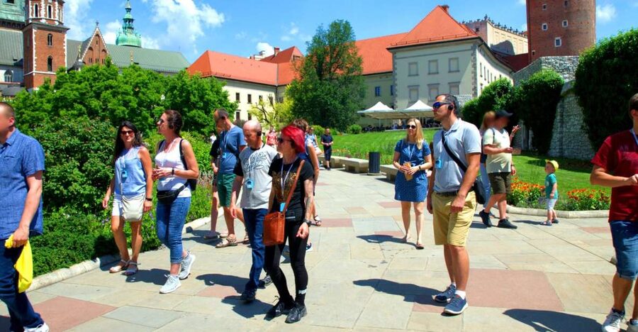 Krakow: Wawel Castle Guided Tour with Entry Tickets - Key things I’d center in your planning