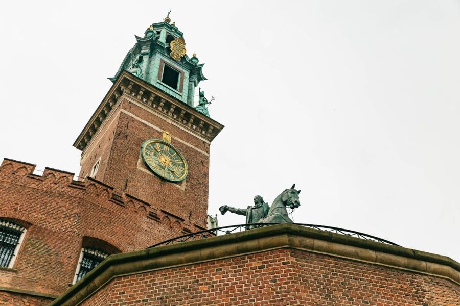Krakow: Wawel Royal Hill with Optional Castle and Cathedral - Arms Gate, Kościuszko, and the early royal landmarks