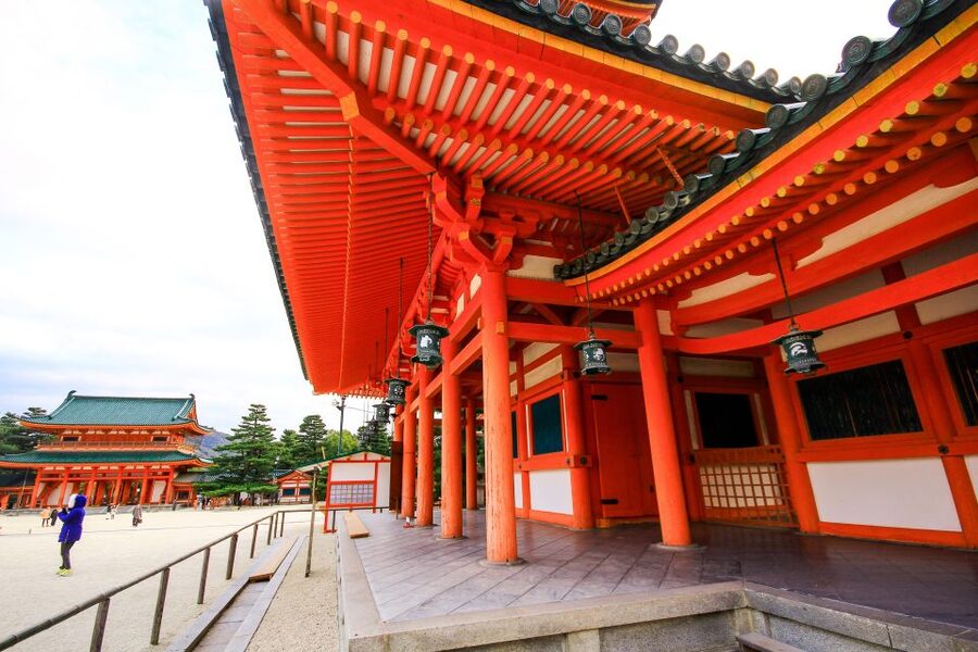 Kyoto: Imperial Palace & Nijo Castle Guided Walking Tour - Price and value: what $49 really buys you