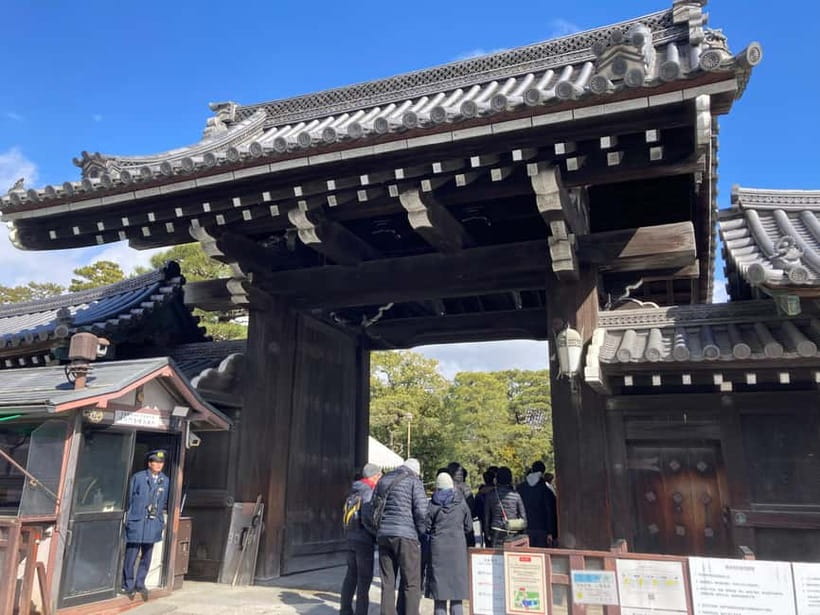 Kyoto: Nijo Castle and Kyoto Imperial Palace Guided Tour - Kyoto Imperial Palace: architecture, politics, and those seasonal gardens