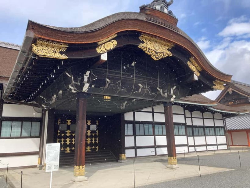 Kyoto: Nijo Castle and Kyoto Imperial Palace Guided Tour - The short walk between sites: Kyoto on foot, not just from inside gates