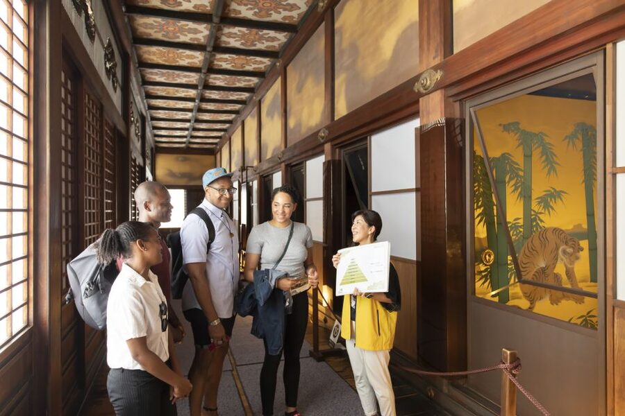 Kyoto: Nijo-jo Castle and Ninomaru Palace Guided Tour - Your guided route: gates, palace rooms, and a garden loop