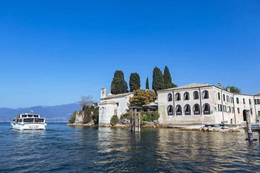 Lake Garda: Historic Castle Cruise with Wine Tasting - Getting there on time: the part people trip over