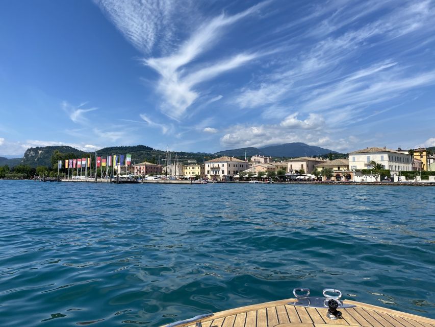 Lake Garda: Historic Castle Cruise with Wine Tasting - Returning past the Sirmione Scaligero Castle