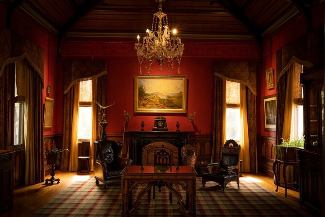 Larnach Castle & Otago Wildlife Cruise from Dunedin - Guides and small-group feel: why it doesn’t feel like a conveyor belt