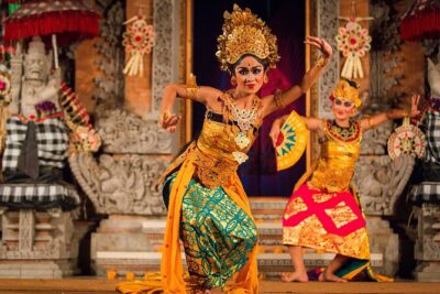 Legong Dance Show at Ubud Palace Bali - The story on stage: Rangkesari, the stone house, and the bird omen