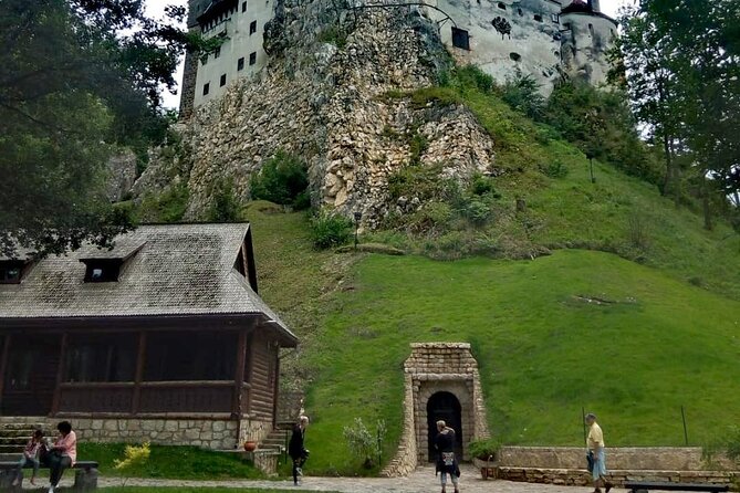 Libearty Bear Sanctuary and Dracula's Castle - Day Tour from Bucharest - What to expect at each stop (so you’re not guessing)