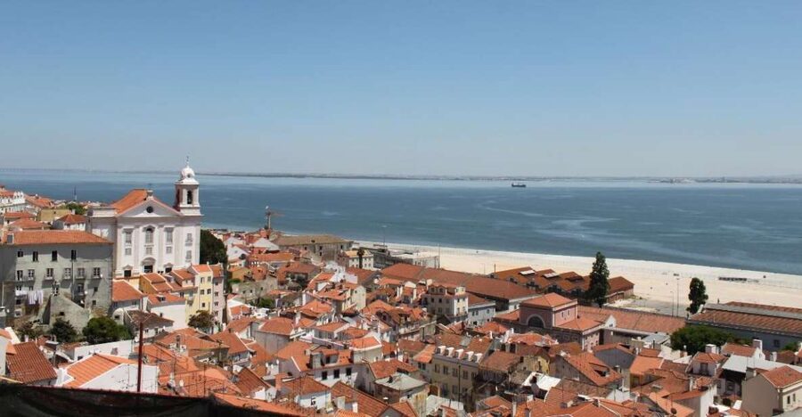 Lisbon: Alfama and São Jorge Castle Quarters Walking Tour - Who this tour fits best (and who should rethink it)