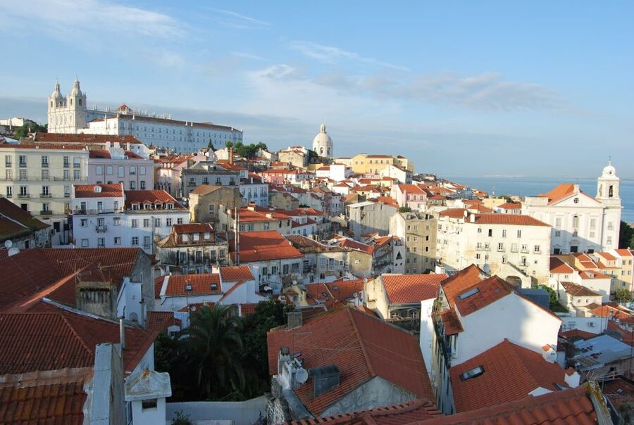 Lisbon: Alfama and São Jorge Castle Quarters Walking Tour - Portas do Sol belvedere and the São Jorge viewpoint payoff