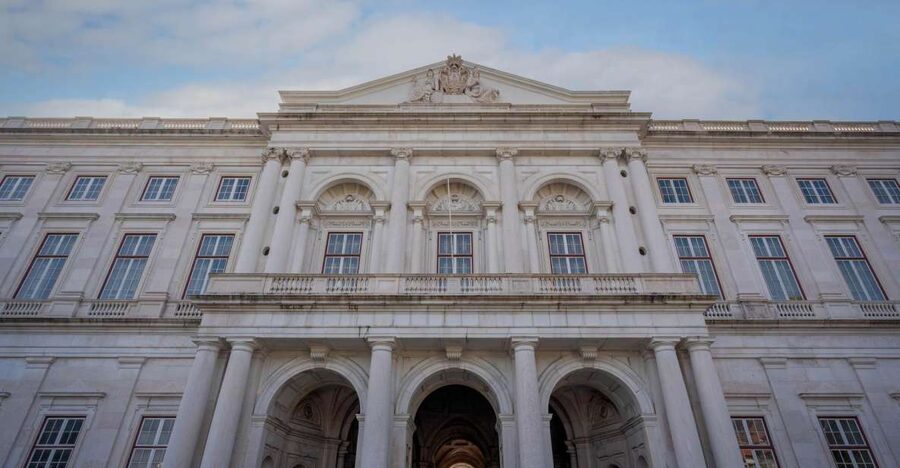 Lisbon: National Palace of Ajuda E-Ticket & City Audio Guide - The included audio guide: city narration, not palace audio