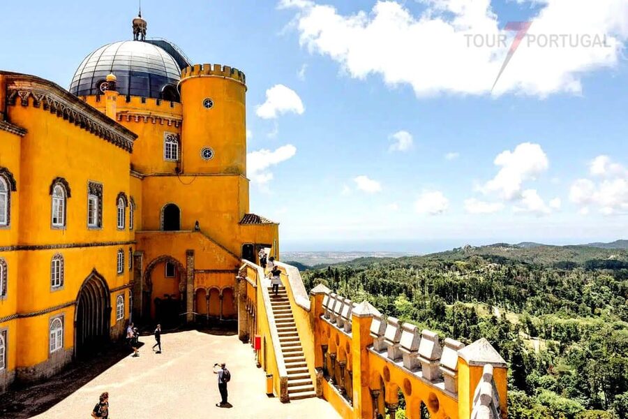 Lisbon: Pena Palace, Moorish Castle, Qta. Regaleira & Sintra - Getting from Lisbon to Sintra in a luxury car (and why timing helps)