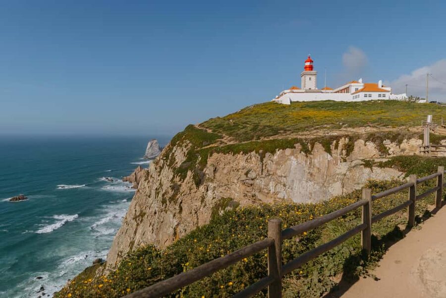 Lisbon: Pena Palace, Sintra, Cabo da Roca, & Cascais Daytrip - Guides can save (and improve) the day