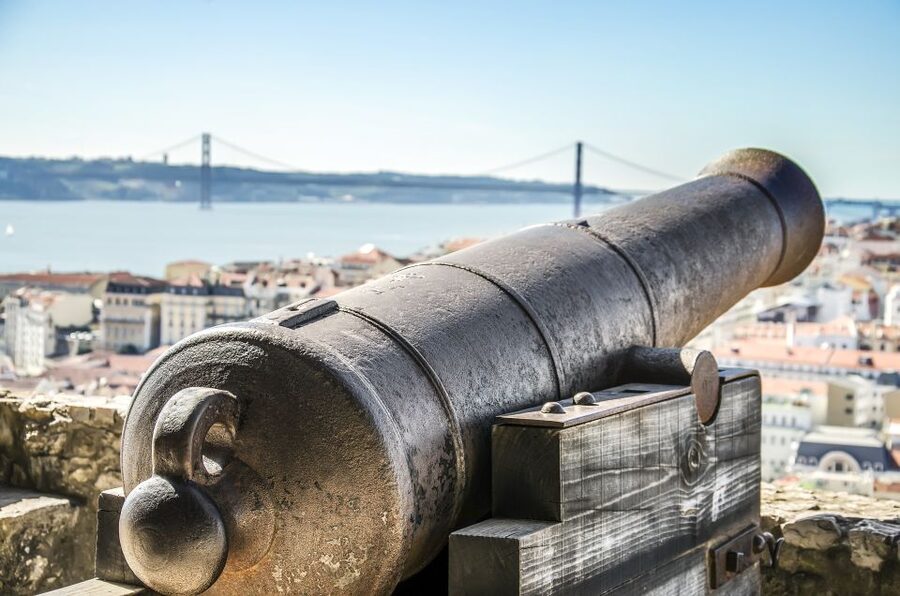 Lisbon: Sao Jorge Castle Skip-the-Line Ticket with Guide - Key Highlights at a Glance