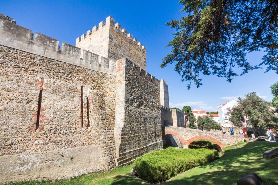Lisbon: Sao Jorge Castle Skip-the-Line Ticket with Guide - The Castle Story You’ll Hear: Lisbon from the Moorish Occupation to Portuguese Power