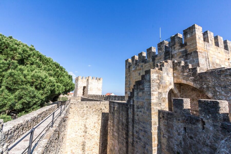 Lisbon: Sao Jorge Castle Skip-the-Line Ticket with Guide - Practical Tips So You Enjoy It More