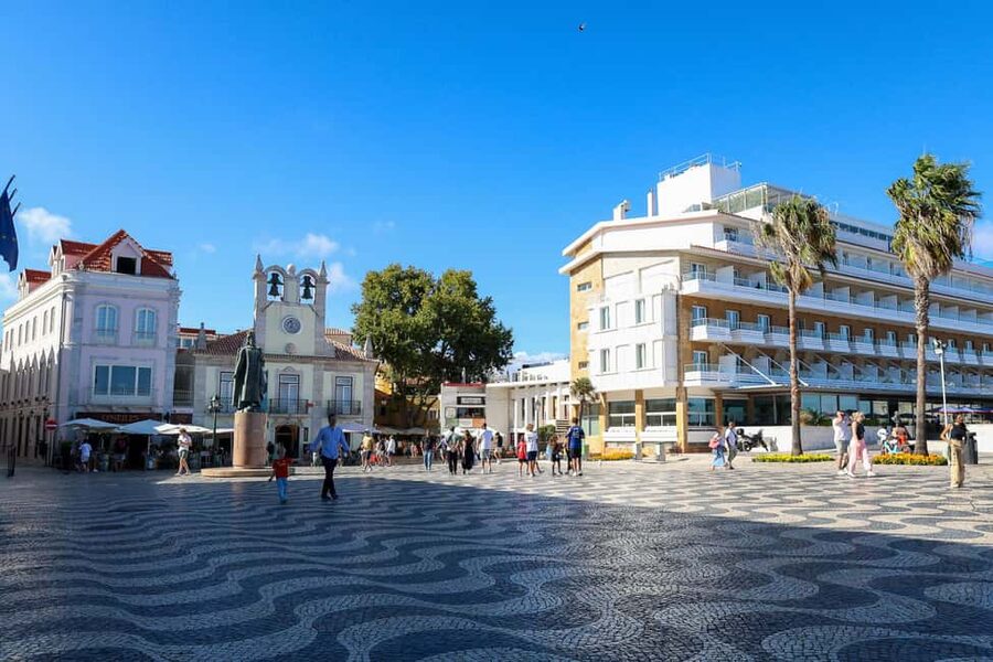 Lisbon: Sintra, Pena Palace & Wine Tasting Small-Group Tour - Colares wine estate: the guided 3-wine tasting stop