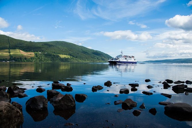 Loch Ness 1-Hour Cruise with Urquhart Castle Views - Catamaran Comfort: Indoor/Outdoor Decks, Free Wi‑Fi, and the Bar